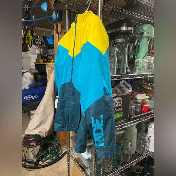 Ride ski/snowboard jacket - Picture 1 of 3